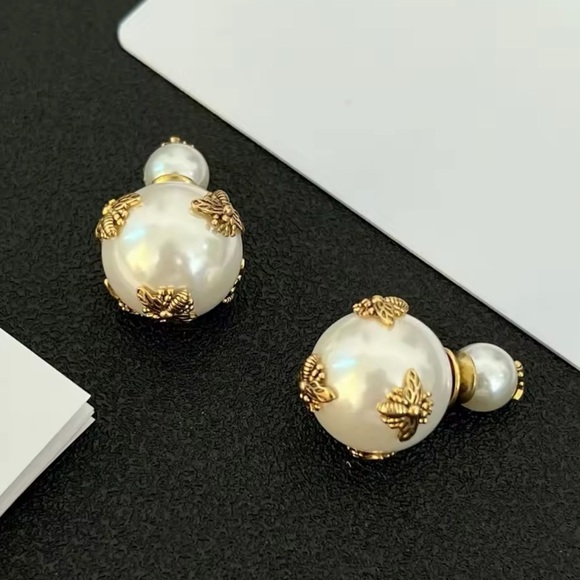 Vintage Honeybee Pearl Elegant Gold White Earrings - Picture 4 of 7